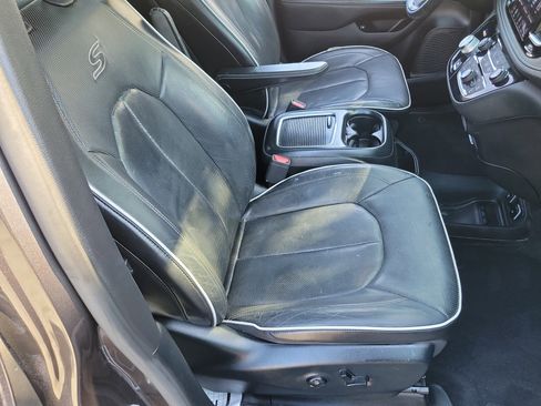 Used 2019 Chrysler Pacifica Limited w/ Advanced Safetytec Group image 25