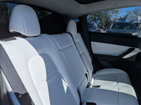 Used 2022 Tesla Model Y Performance image 33