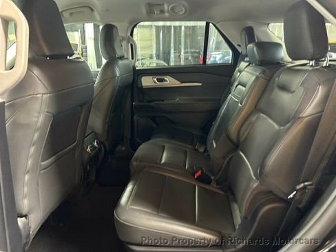 Used 2025 Ford Explorer Active w/ Active Comfort Package AWD/4WD image 17
