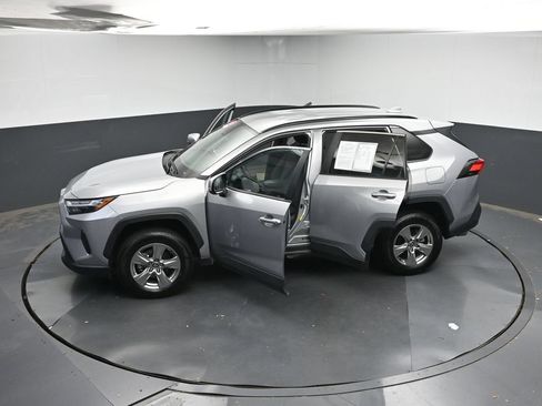 Used 2024 Toyota RAV4 XLE FWD image 40