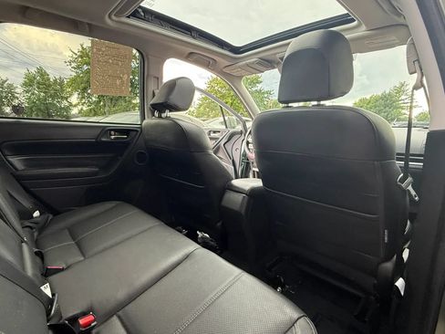 Used 2017 Subaru Forester 2.5i Touring AWD/4WD image 11