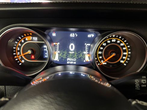 Used 2019 Jeep Wrangler Unlimited Sahara w/ Uconnect 4C Nav & Sound Group AWD/4WD image 19
