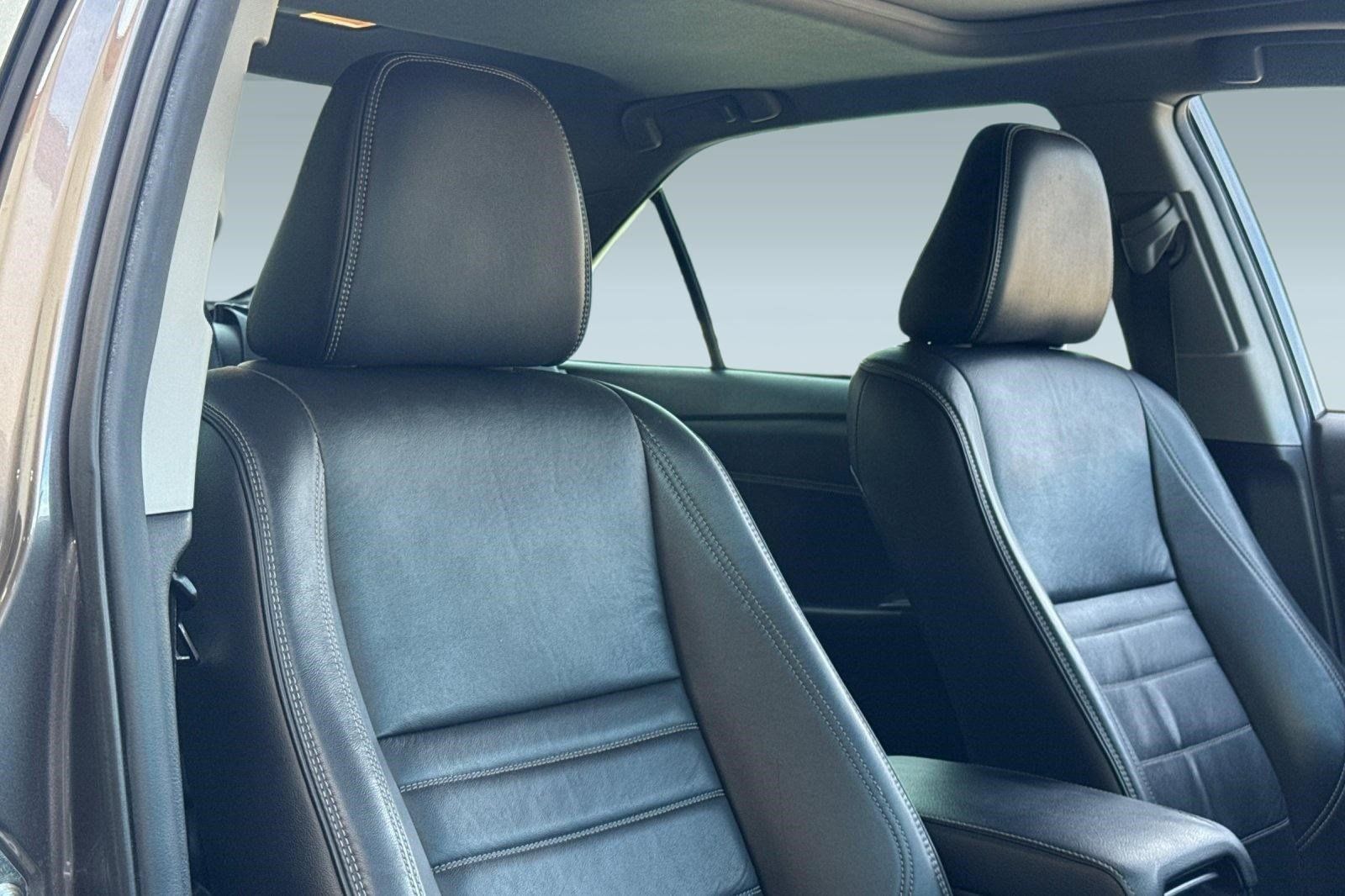 Used 2015 Toyota Camry XLE w/ Moonroof Package FWD image 32