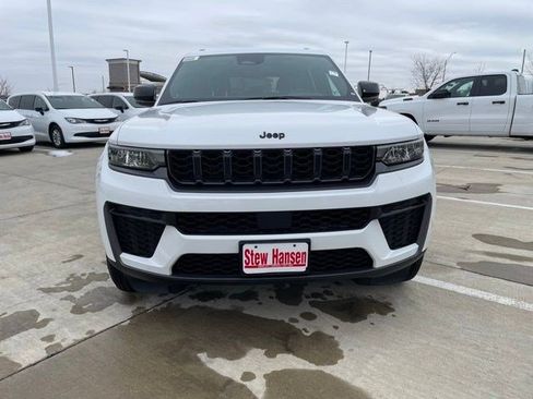New 2026 Jeep Grand Cherokee Altitude AWD/4WD image 9