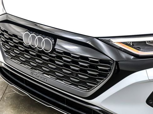 Used 2024 Audi Q8 e-tron Premium Plus w/ Premium Plus Package image 14