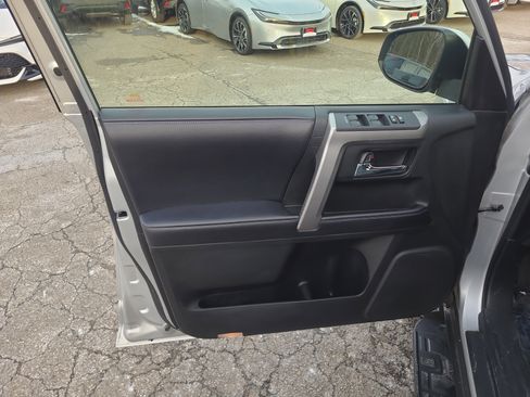 Used 2018 Toyota 4Runner SR5 Premium image 15