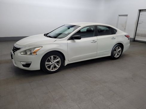 Used 2014 Nissan Altima 2.5 SV FWD image 2