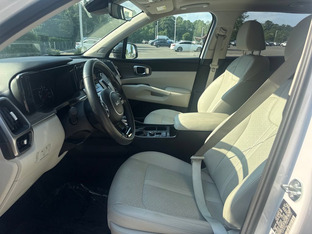 Used 2023 Kia Sorento EX w/ Panoramic Sunroof Package FWD image 12