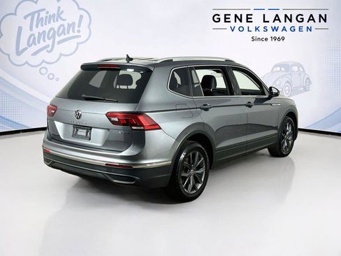 Certified 2022 Volkswagen Tiguan SE w/ Panoramic Sunroof Package AWD/4WD image 5