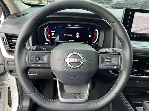 Used 2025 Nissan Rogue Platinum AWD/4WD image 6