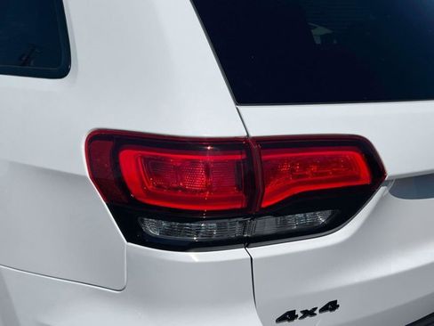 Used 2019 Jeep Grand Cherokee Altitude AWD/4WD image 10