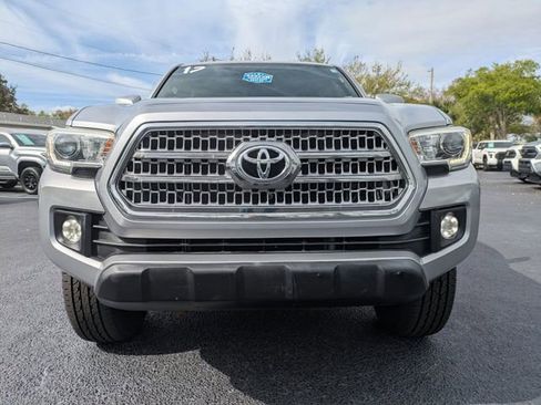Used 2017 Toyota Tacoma TRD Off-Road w/ Premium & Technology Package image 9