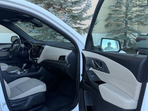 Used 2023 Chevrolet Traverse LT w/ LPO, Floor Liner Package image 25