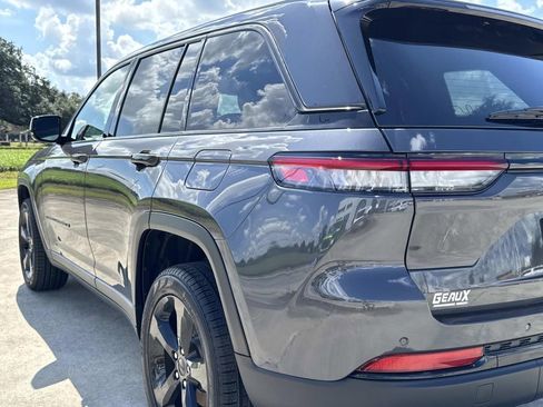 New 2025 Jeep Grand Cherokee Limited w/ Black Appearance Package image 9