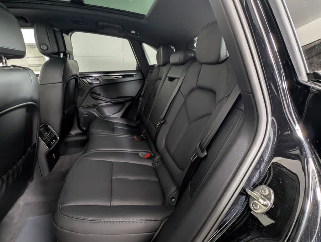 Used 2026 Porsche Macan AWD/4WD image 25