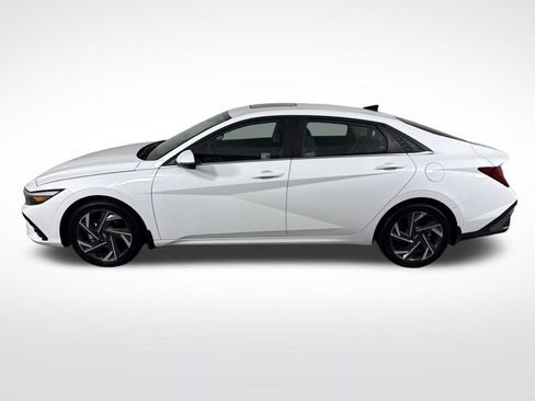 Used 2025 Hyundai Elantra Limited FWD image 8