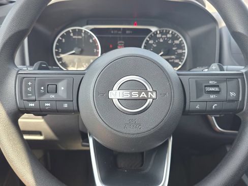 Used 2024 Nissan Rogue S FWD image 30