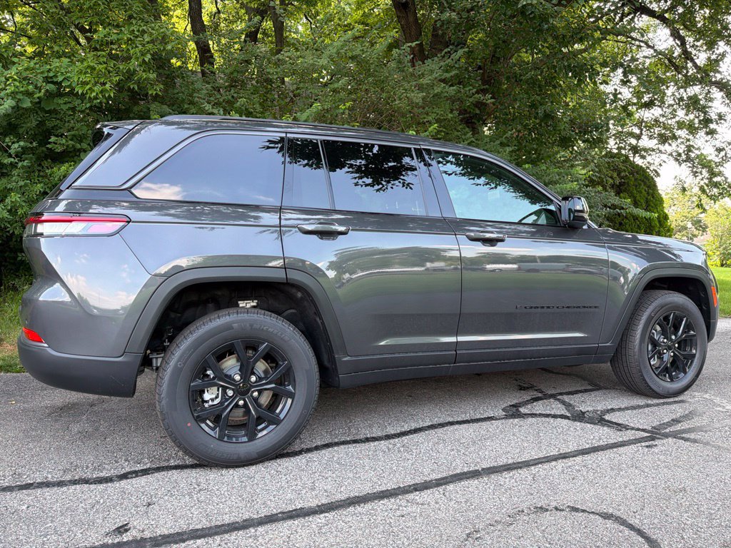 New 2026 Jeep Grand Cherokee Altitude AWD/4WD image 44