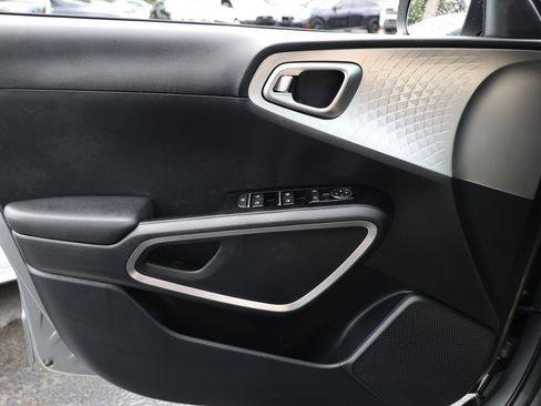 Used 2025 Kia Soul S FWD image 42