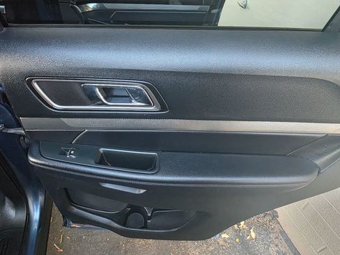 Used 2018 Ford Explorer XLT image 36