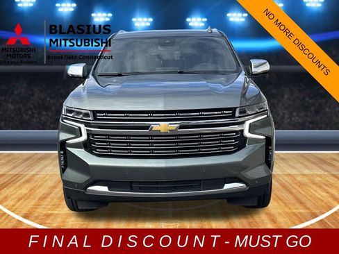 Used 2023 Chevrolet Suburban Premier image 3