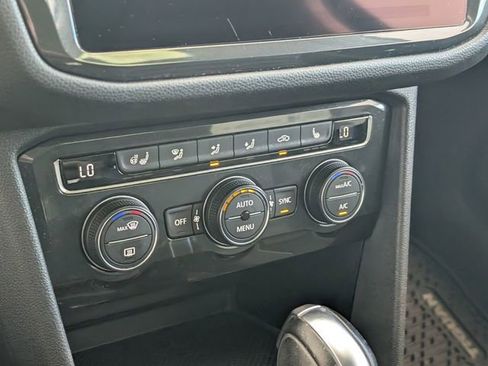 Used 2018 Volkswagen Tiguan SEL Premium image 21