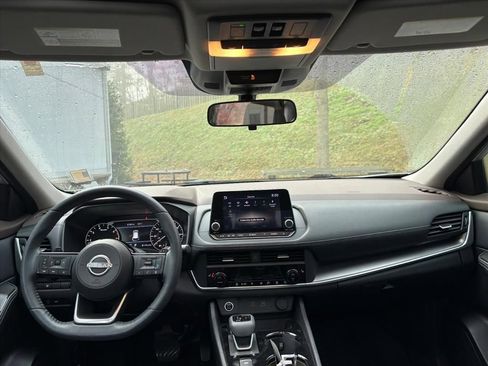 Used 2023 Nissan Rogue SV w/ SV Premium B Package image 6