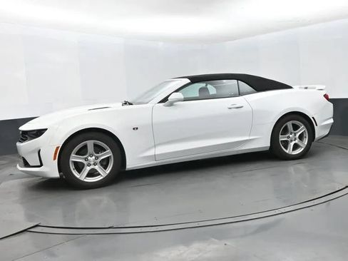 Used 2023 Chevrolet Camaro LT RWD image 5