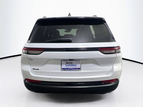 Used 2023 Jeep Grand Cherokee Altitude image 6