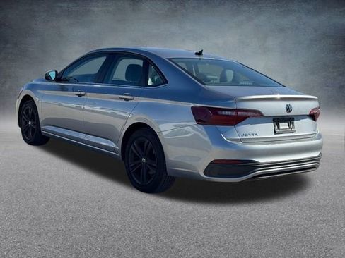 Used 2024 Volkswagen Jetta SE image 5