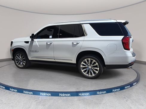 Used 2021 GMC Yukon Denali w/ Denali Premium Package AWD/4WD image 9