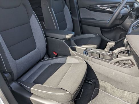 Used 2025 Chevrolet TrailBlazer LT image 32