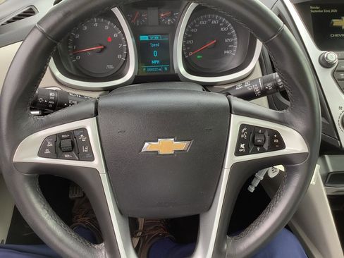 Used 2017 Chevrolet Equinox Premier w/ Enhanced Convenience Package image 16