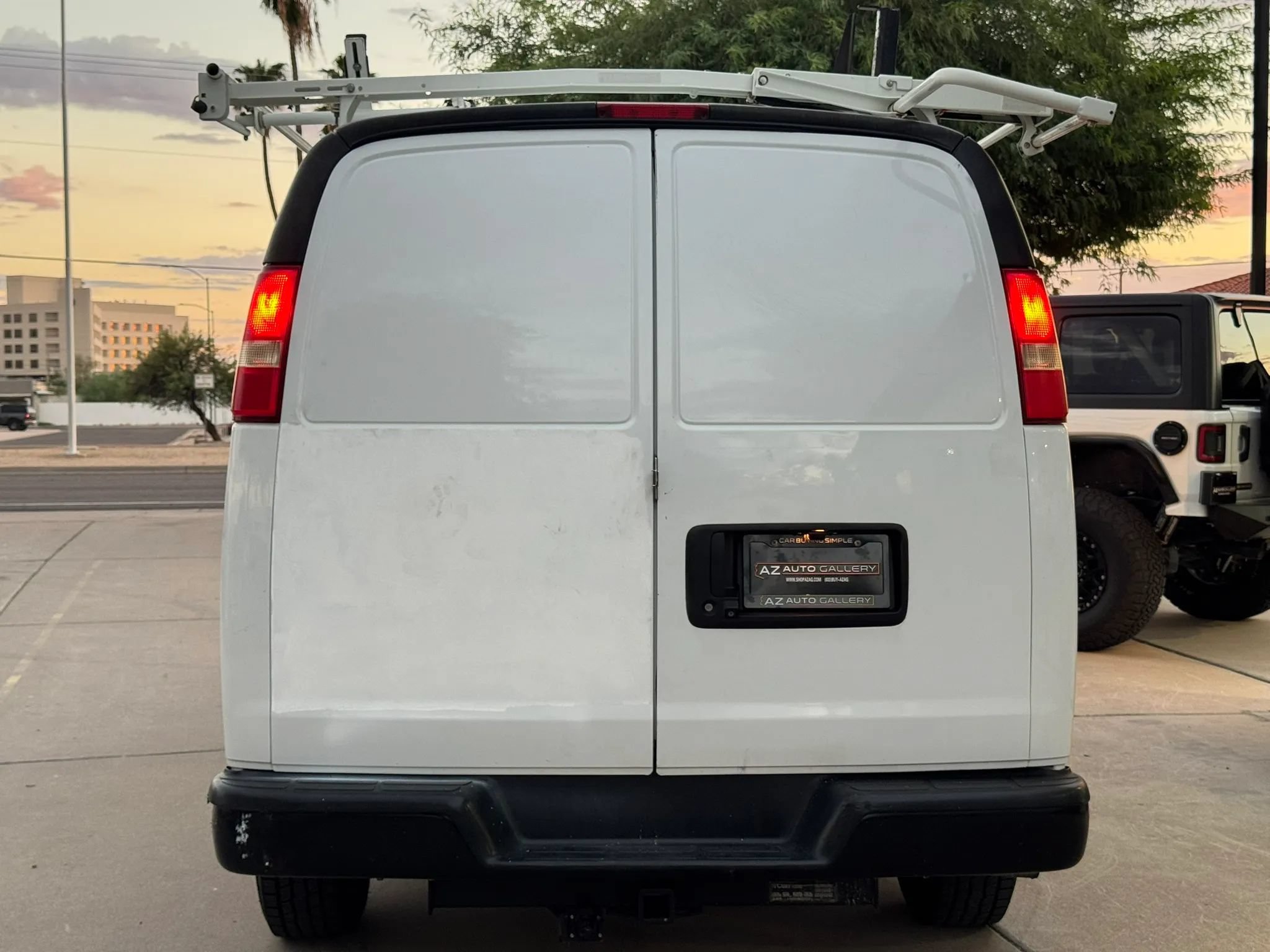Used 2018 Chevrolet Express 2500 w/ Driver Convenience Package RWD image 6