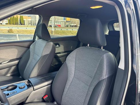 Used 2023 Nissan Rogue SV image 44