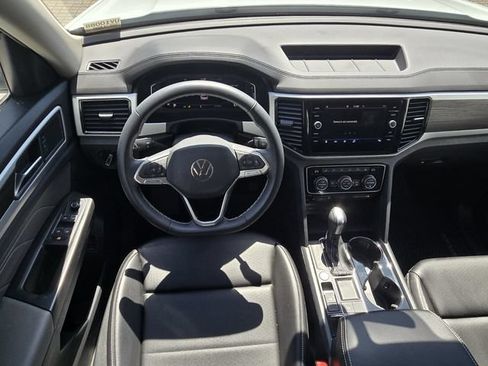 Certified 2023 Volkswagen Atlas SE w/ Panoramic Sunroof Package FWD image 16