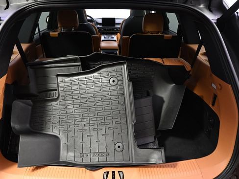 Used 2023 Lincoln Aviator Black Label w/ Jet Package image 19