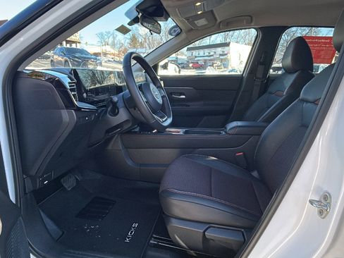 Certified 2025 Nissan Kicks SR image 30