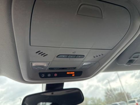 Used 2018 Buick Enclave Essence image 33