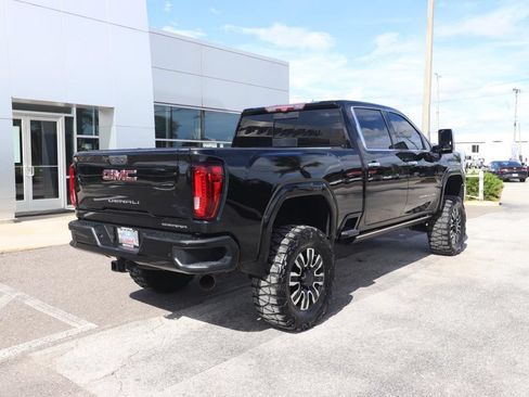 Used 2021 GMC Sierra 2500 Denali w/ Denali Black Diamond Edition AWD/4WD image 16