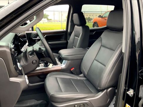 Used 2024 GMC Sierra 1500 SLT w/ SLT Convenience Package image 8