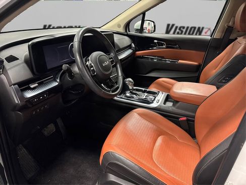 Certified 2024 Kia Carnival SX Prestige image 9
