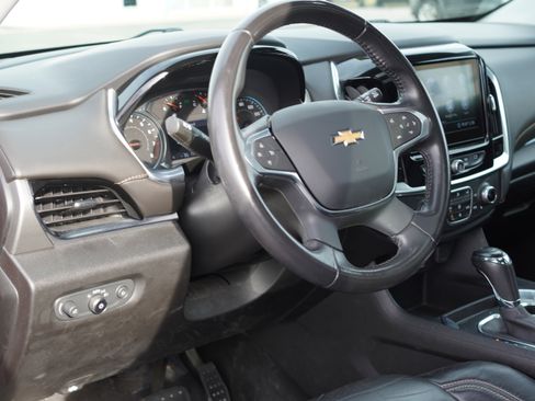 Used 2020 Chevrolet Traverse LT w/ LT Premium Package image 32