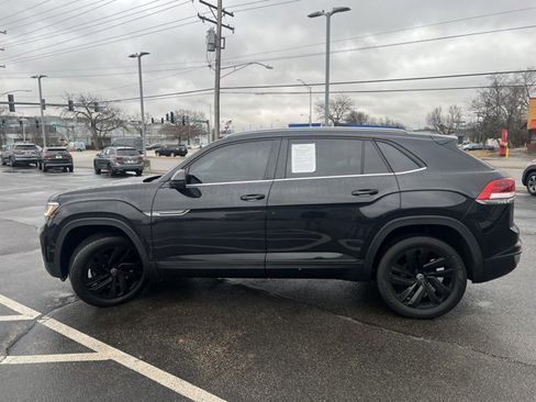 Used 2022 Volkswagen Atlas Cross Sport SE w/ Panoramic Sunroof Package image 3