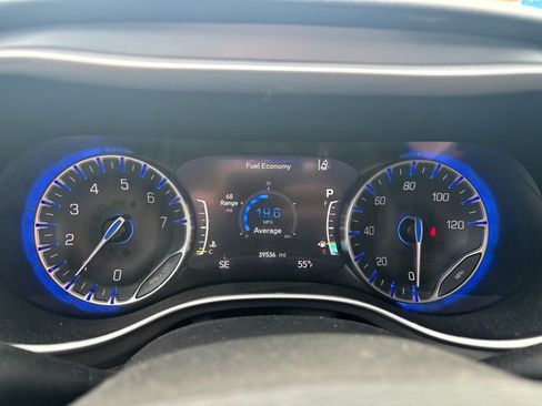 Used 2025 Chrysler Pacifica Select FWD image 6