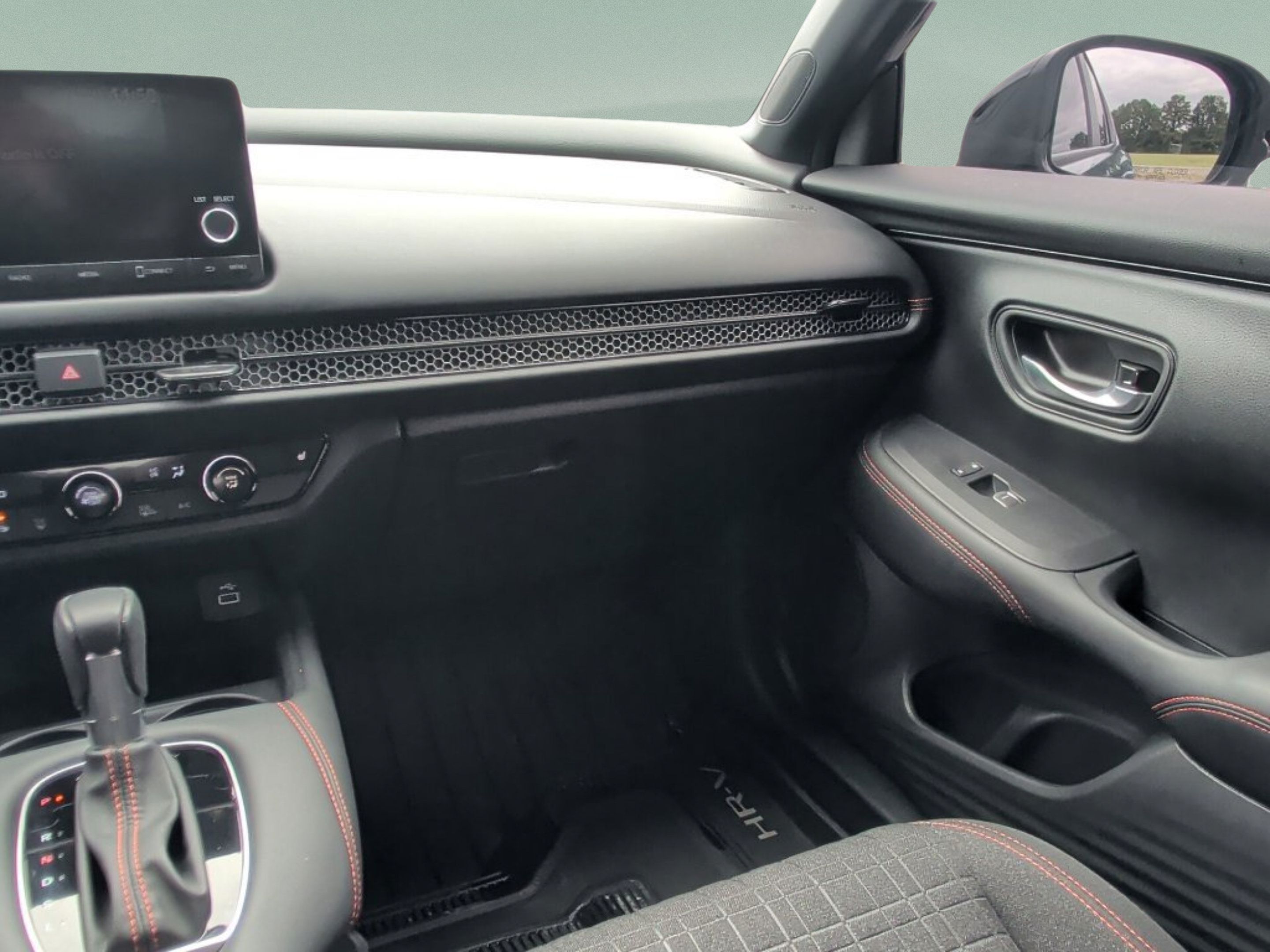 Used 2025 Honda HR-V Sport image 34