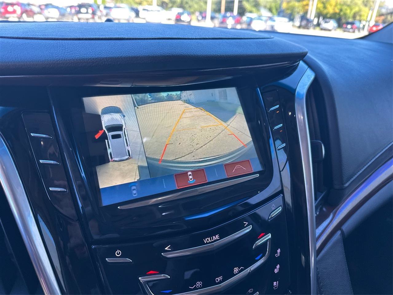 Used 2018 Cadillac Escalade Luxury AWD/4WD image 34