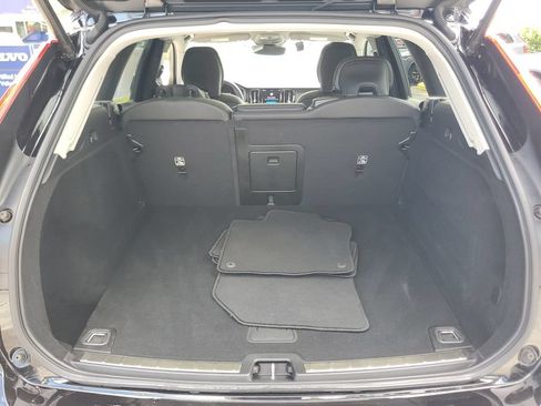 Used 2024 Volvo XC60 B5 Plus AWD/4WD image 10