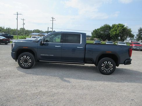 New 2026 GMC Sierra 2500 Denali Ultimate AWD/4WD image 7