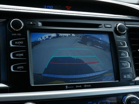 Used 2019 Toyota Highlander XLE w/ Protection Package #3 AWD/4WD image 28